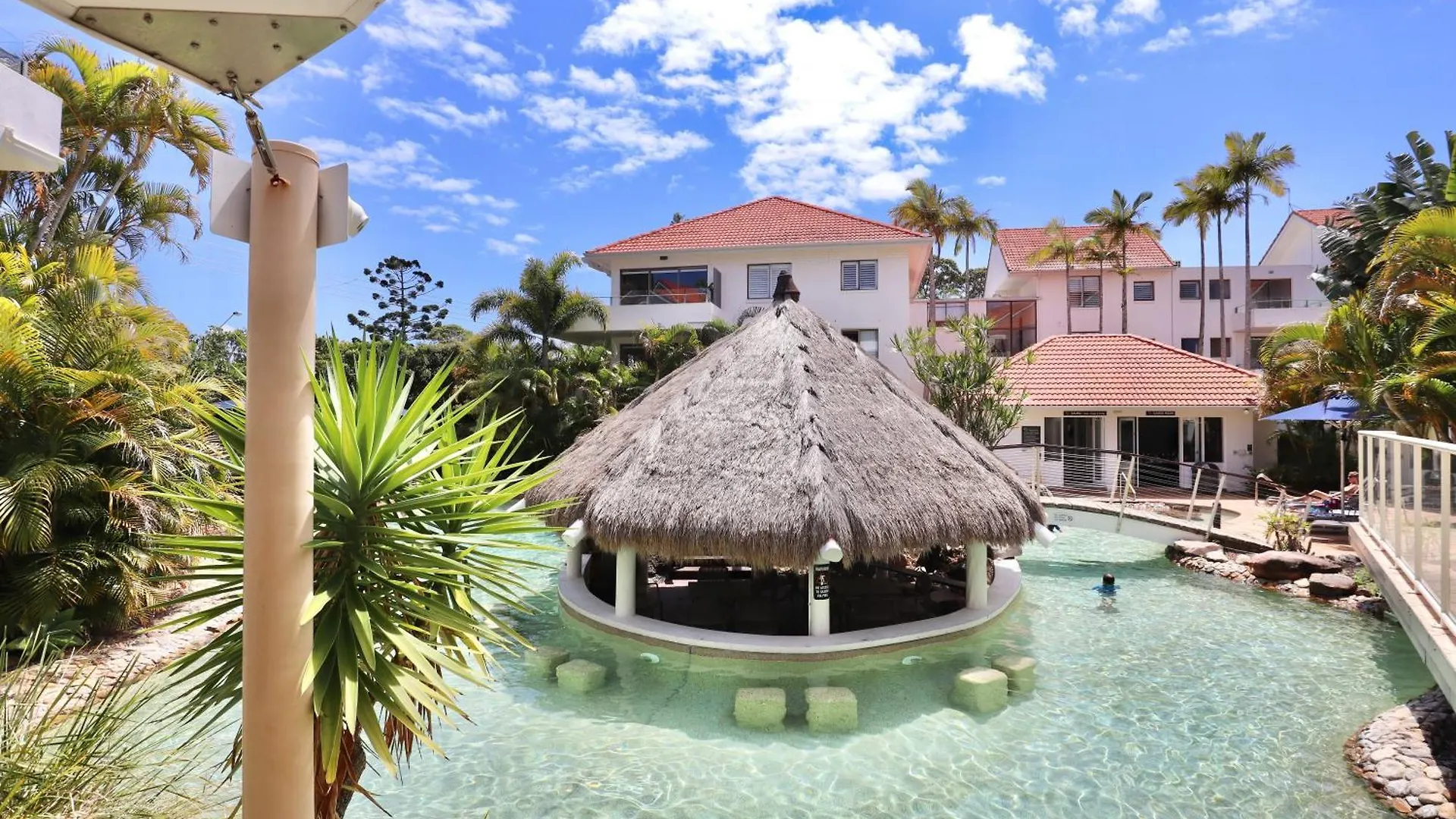 Chic 2 Bdrm Poolside Apartment Noosa Heads