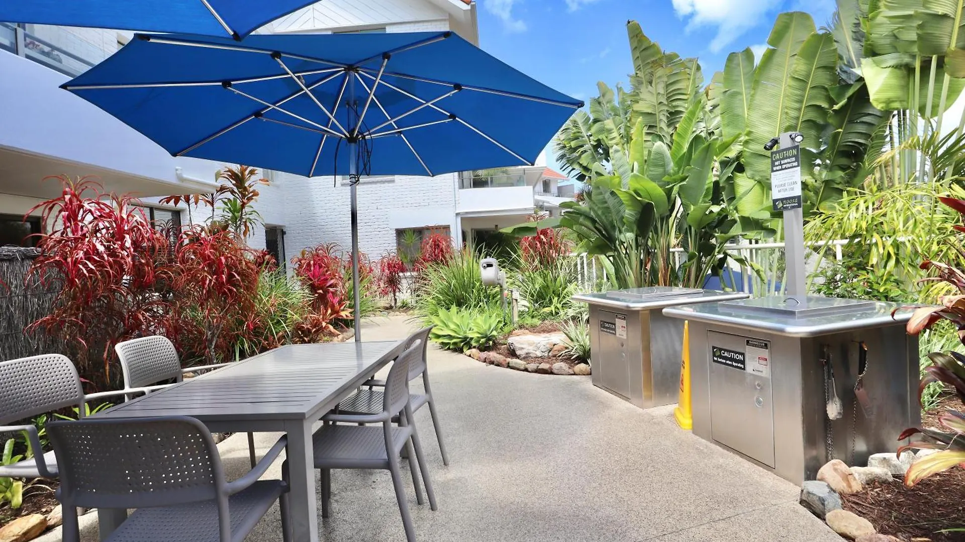 Chic 2 Bdrm Poolside Apartment Noosa Heads