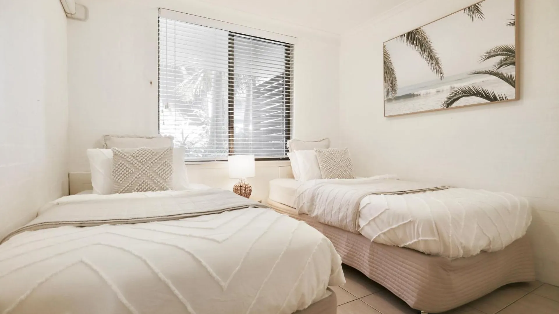 Chic 2 Bdrm Poolside Apartment Noosa Heads
