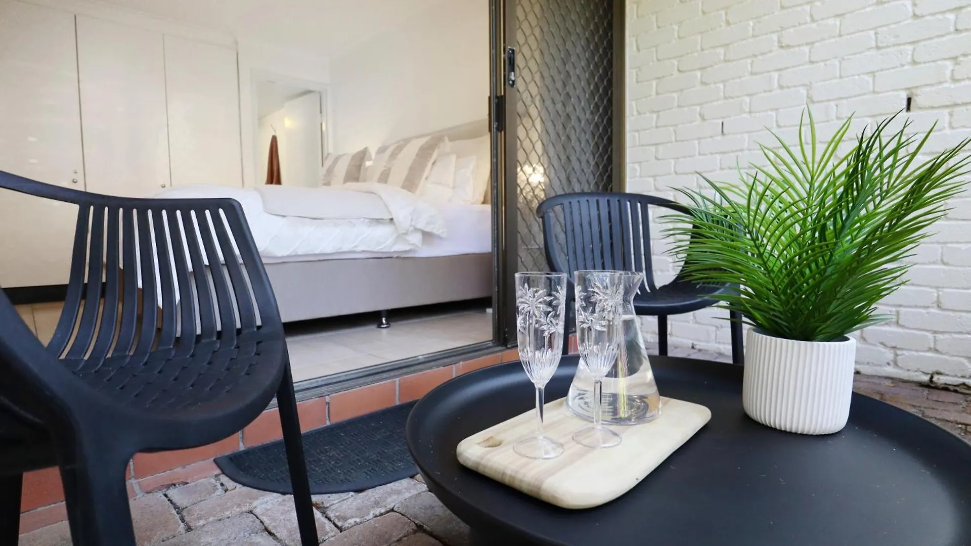 Chic 2 Bdrm Poolside Apartment Noosa Heads Austrália