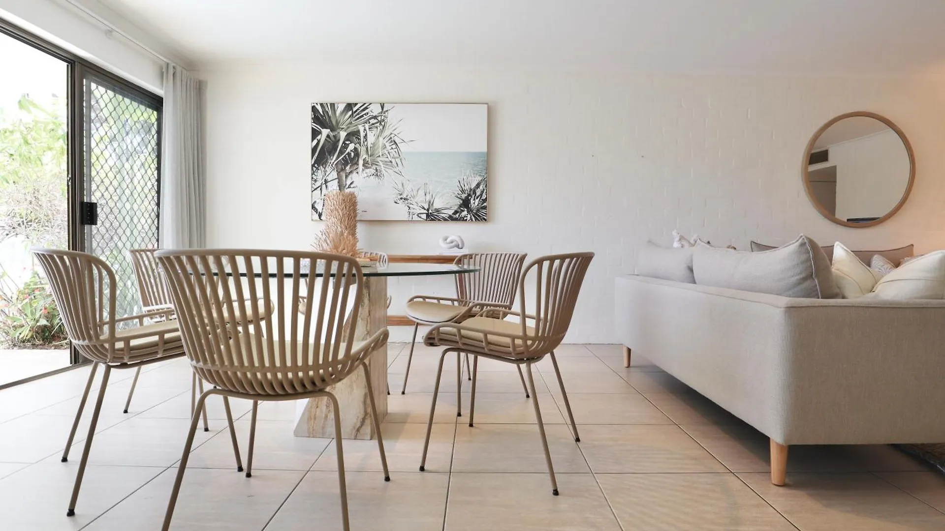 Chic 2 Bdrm Poolside Apartment Noosa Heads