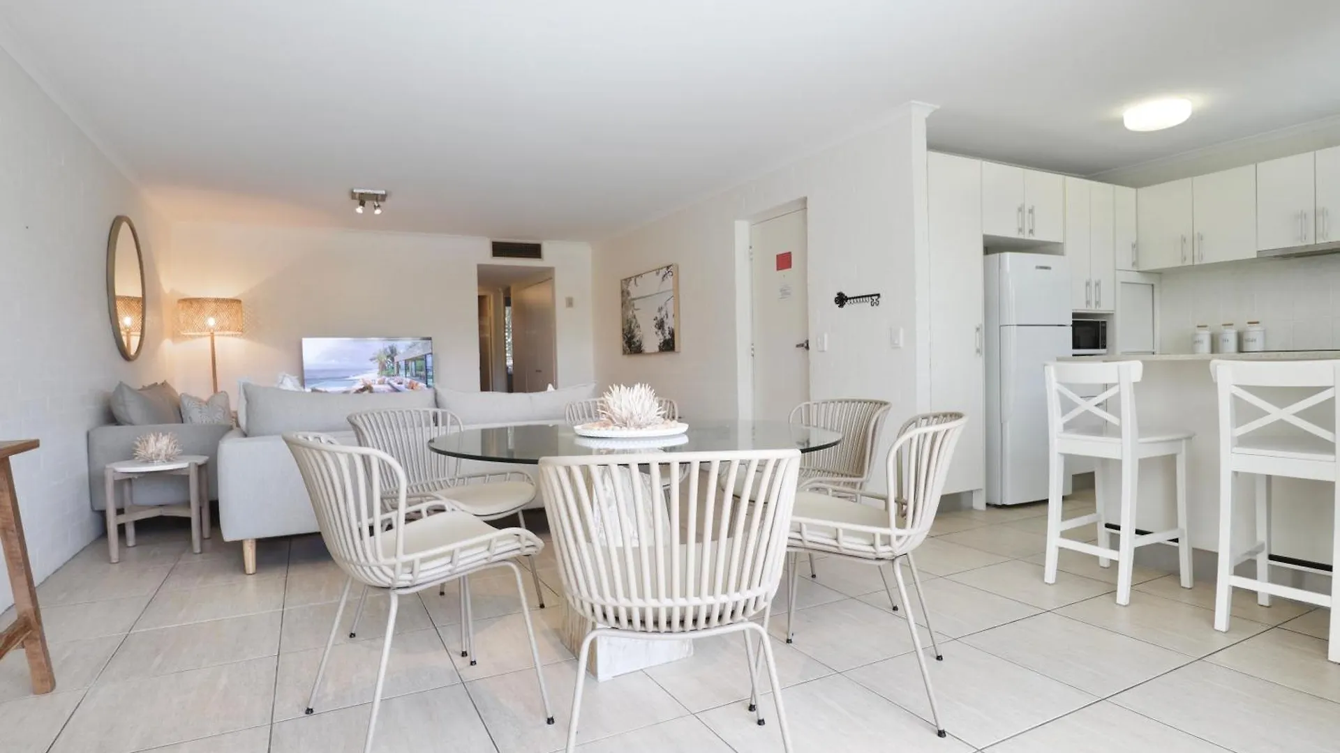 Chic 2 Bdrm Poolside Apartment Noosa Heads Australia
