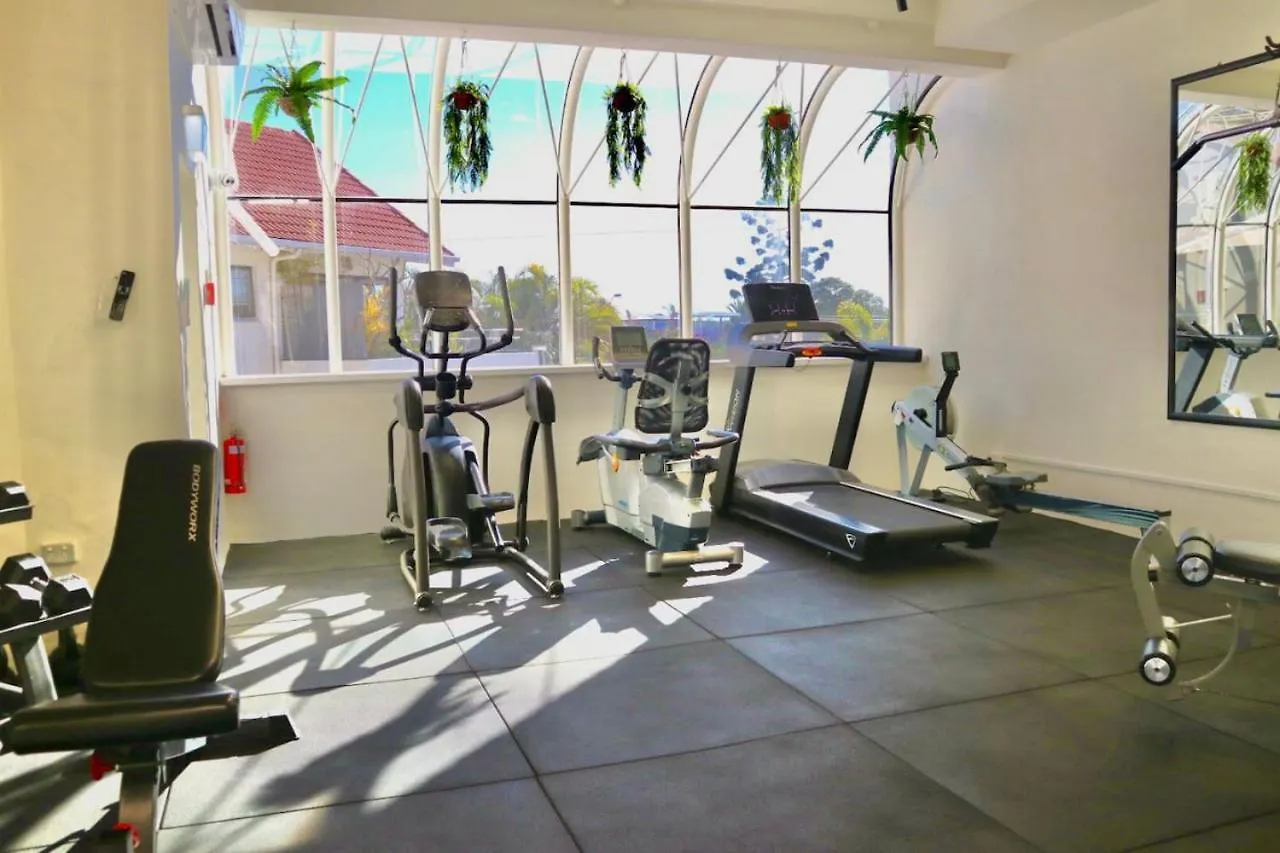 Chic 2 Bdrm Poolside Apartment Noosa Heads